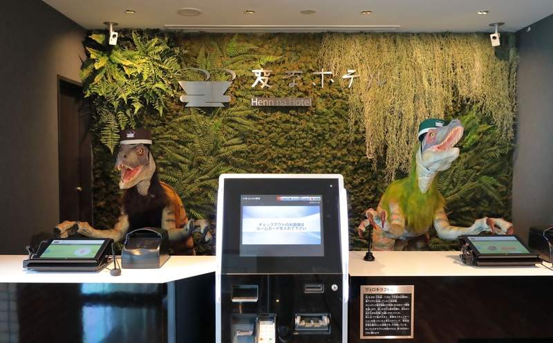 太笨狂出包《日本豪斯登堡機器人飯店》故障率高還越幫越忙，老闆怒解雇半數機器人員工…