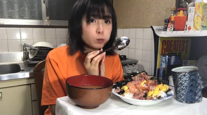 日本正妹廚師《岡奈なな子》用最樸素的方式拍攝日常料理影片給你看 日本正妹廚師《岡奈なな子》用最樸素的方式拍攝日常料理影片給你看