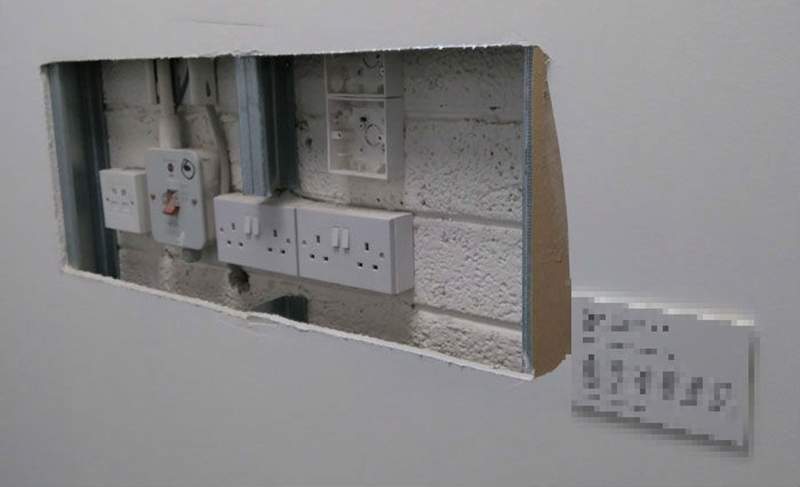 職員神評論拯救《牆壁上的破洞》一臉正經講幹話讓該名網友爆紅w 職員神評論拯救《牆壁上的破洞》一臉正經講幹話讓該名網友爆紅w