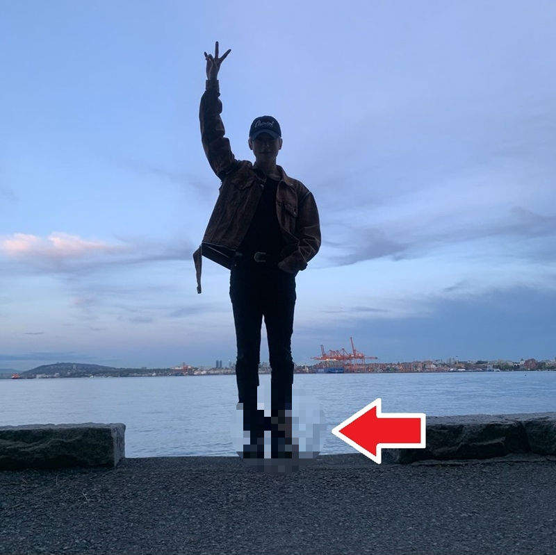 明星拍照拍到《靈異照片》?!一隻鬼手就這樣抓住自己腳踝好可怕啊... 明星拍照拍到《靈異照片》?!一隻鬼手就這樣抓住自己腳踝好可怕啊...