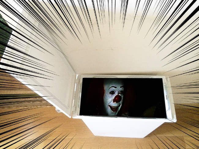 媽媽的惡作劇《在垃圾桶上貼鬼臉嚇人》男孩女孩的反應超級大不同(汗) 媽媽的惡作劇《在垃圾桶上貼鬼臉嚇人》男孩女孩的反應超級大不同(汗)