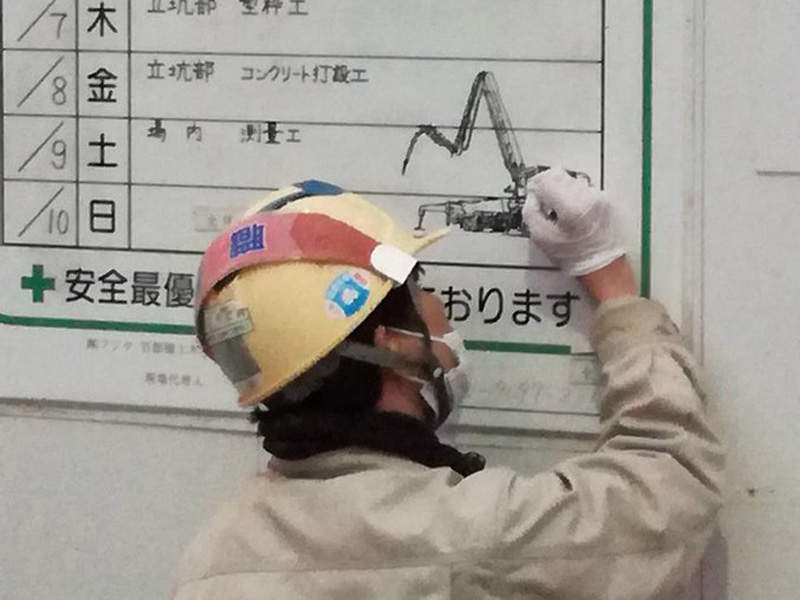 《藝術般建築工地的留言板》可愛的塗鴉也讓人心情愉悅了起來呢❤