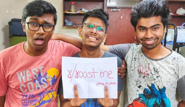 reddit酸人板出現《三個工程師被酸》照片 網友:以為組了張桌子就可以叫工程師了喔 reddit酸人板出現《三個工程師被酸》照片 網友:以為組了張桌子就可以叫工程師了喔