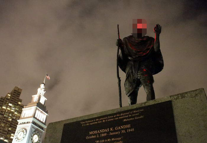 被人惡作劇《甘地像在夜晚發出紅光》變成電影裡的反派角色了...... 被人惡作劇《甘地像在夜晚發出紅光》變成電影裡的反派角色了......