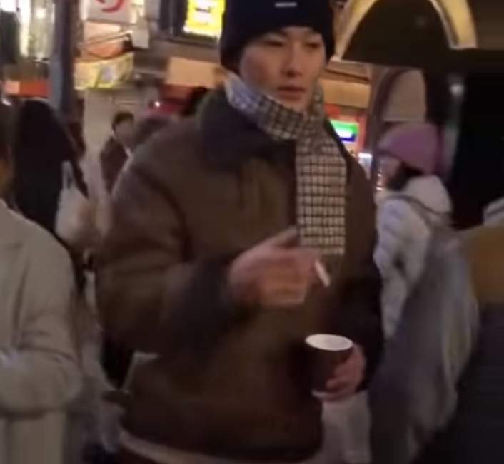 炎上《野村周平》邊走邊抽菸影片流出 回嗆偷拍者不對在先引發評判 炎上《野村周平》邊走邊抽菸影片流出 回嗆偷拍者不對在先引發評判