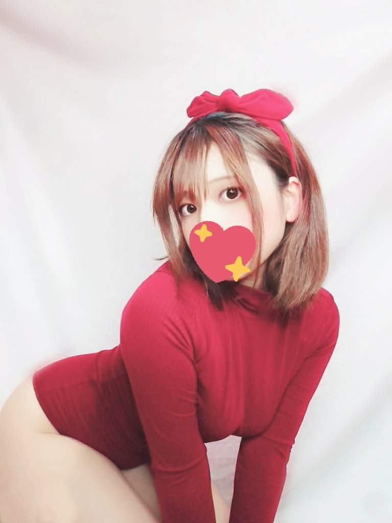 雙11這個會爆《優衣庫紅色連身保暖衣》日本妹子開發出色色的穿法造成大流行 雙11這個會爆《優衣庫紅色連身保暖衣》日本妹子開發出色色的穿法造成大流行