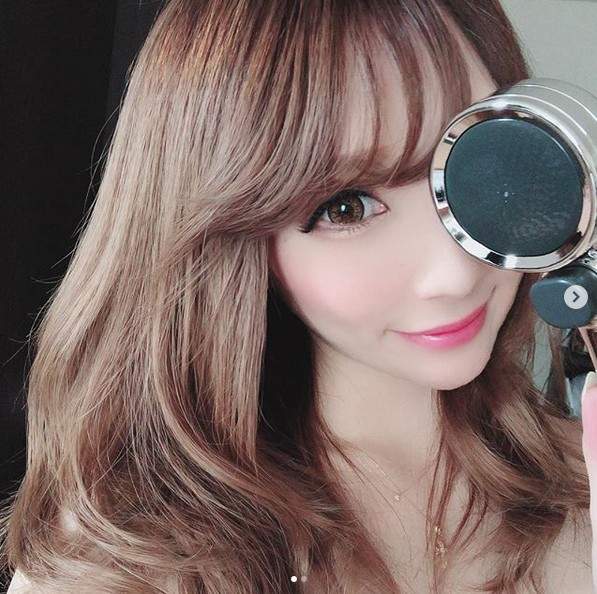 發揮網美功力《蓮蓬頭正妹》大家都習慣洗澡前自拍還是怎樣啊？