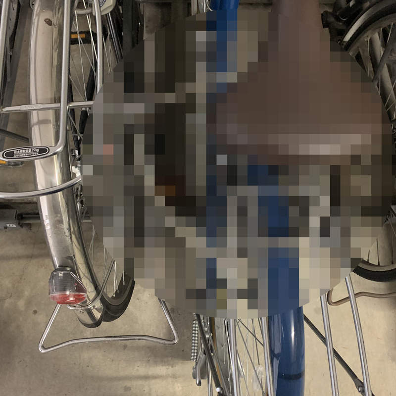 牽車驚見《病態腳踏車停法》隔壁車主到底多怕寂寞才能把車停成這樣...