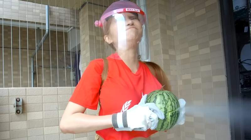 美女工程師製作《爆乳高壓噴射機》想用臉埋胸的變態就等著被爆頭吧 美女工程師製作《爆乳高壓噴射機》想用臉埋胸的變態就等著被爆頭吧
