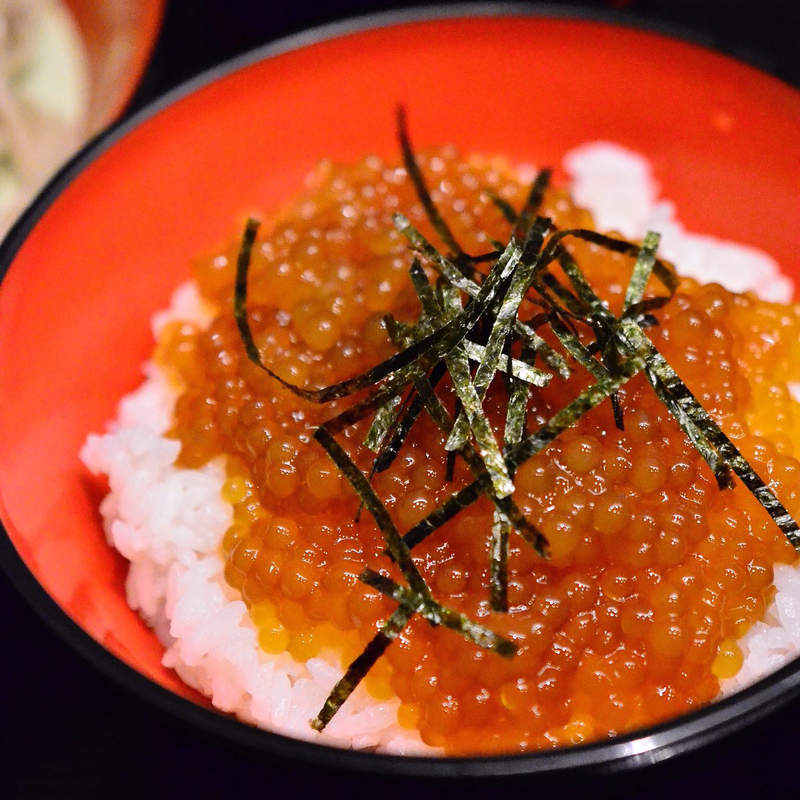 日本連鎖蕎麥麵店推出《漬珍珠丼》等同默許偽鮭魚卵的破天荒新品 日本連鎖蕎麥麵店推出《漬珍珠丼》等同默許偽鮭魚卵的破天荒新品