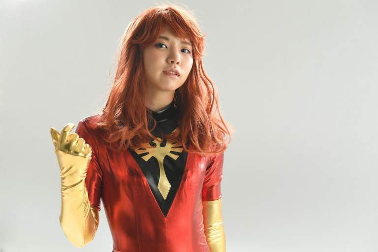 知名coserえなこ變身《X戰警：黑鳳凰》那套衣服怎麼跟吉翁的軍服這麼像XD