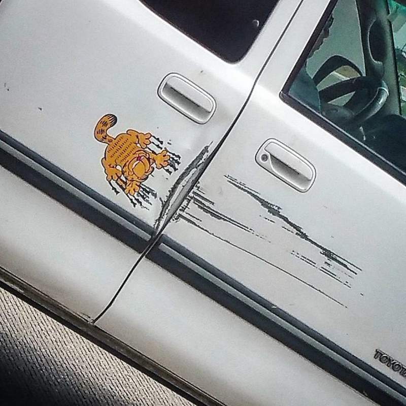 誰說車刮傷了一定要修？《刮傷藝術》把這些傷痕變成藝術的一種也不錯