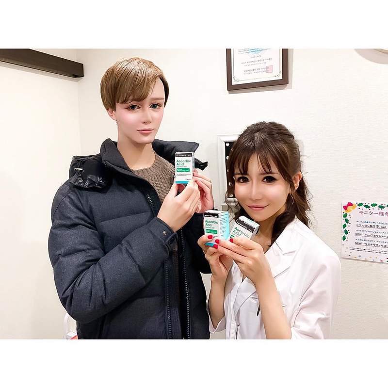 不自然的混血臉《星二代Matt》修圖修過頭害合照女醫臉變形ww