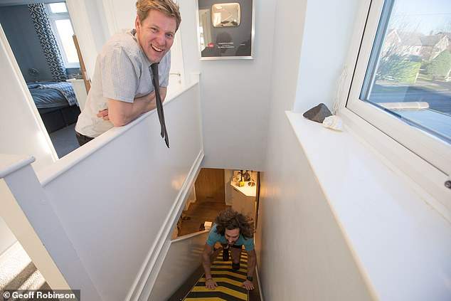 在家安裝《終極運動神器》連健身大師也被整得氣喘吁吁 在家安裝《終極運動神器》連健身大師也被整得氣喘吁吁