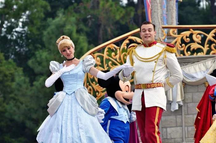 想當王子與公主？《迪士尼樂園招募王子＆公主中》當上以後要辛勤工作喔......w