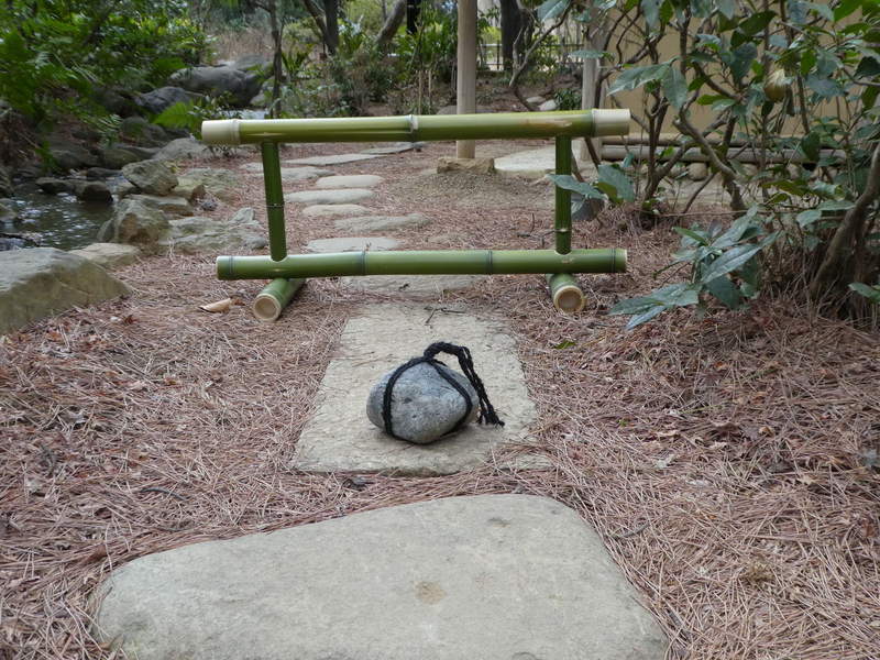 意外不為人知的《止步石》日本庭園或神社裡擋在路中間的石頭,原來具有這樣的意義... 意外不為人知的《止步石》日本庭園或神社裡擋在路中間的石頭,原來具有這樣的意義...
