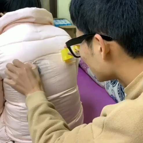 意想不到超展開《膠帶去漬之術》用一次慘痛教訓告訴你膠帶的黏性強不強XD 意想不到超展開《膠帶去漬之術》用一次慘痛教訓告訴你膠帶的黏性強不強XD