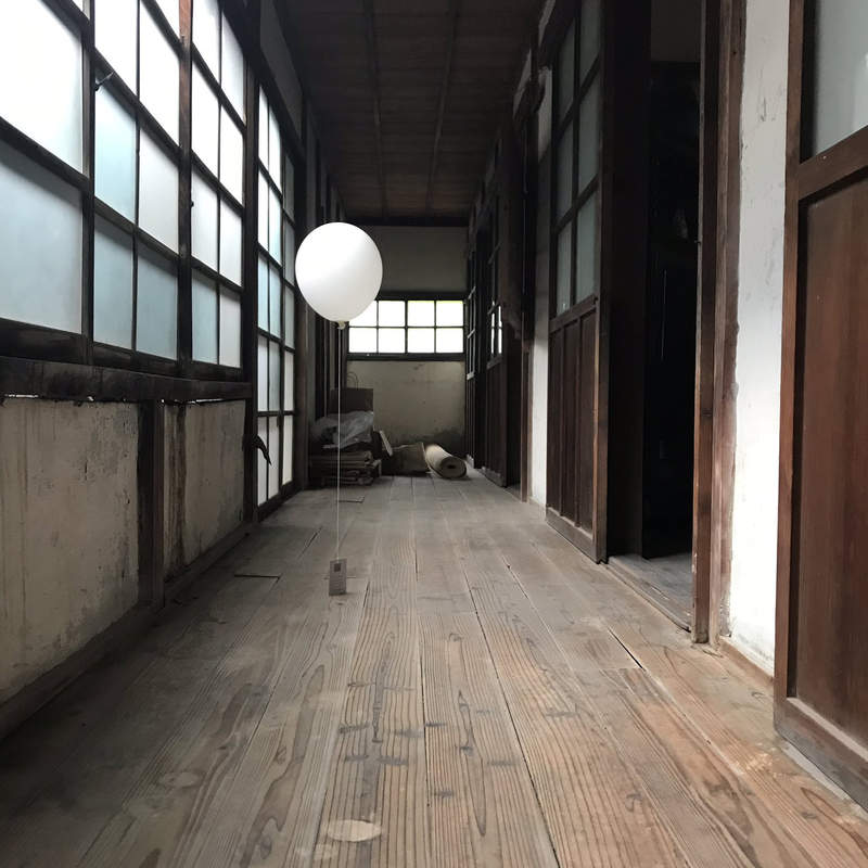 《真實恐怖體驗》舊醫院裡無風狀態下自己移動的氣球,為推主帶來不可思議的體驗... 《真實恐怖體驗》舊醫院裡無風狀態下自己移動的氣球,為推主帶來不可思議的體驗...