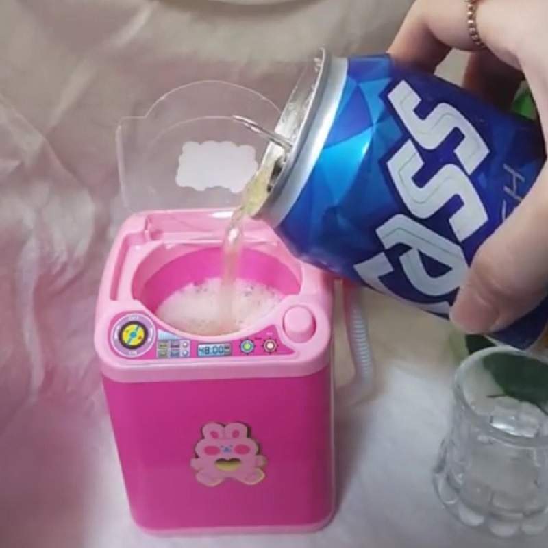 人氣玩具大創《化妝刷洗衣機》新用途登場　拿來調酒也不錯唷～