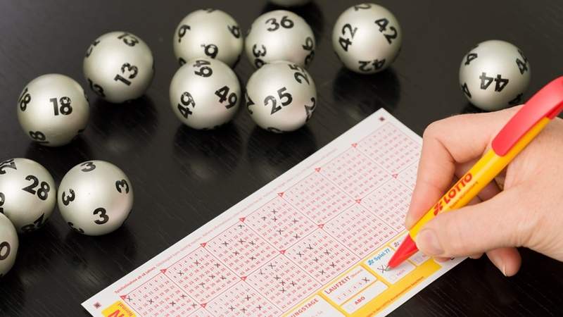 可惡羨慕《學生夢到樂透號碼》睡醒後記不住號碼隨便買還是中頭獎...