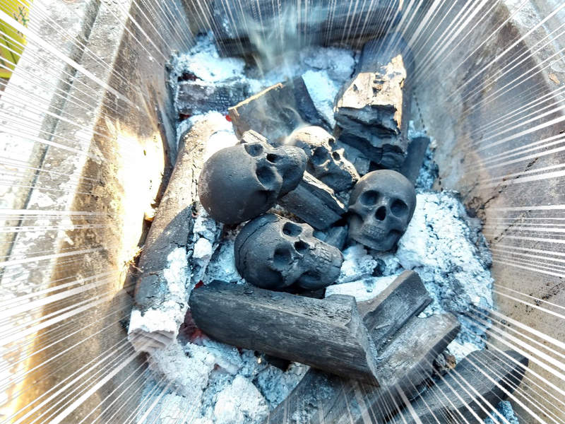 事件性濃厚《骷顱頭木炭》燒過之後焚屍感更加倍ww 事件性濃厚《骷顱頭木炭》燒過之後焚屍感更加倍ww