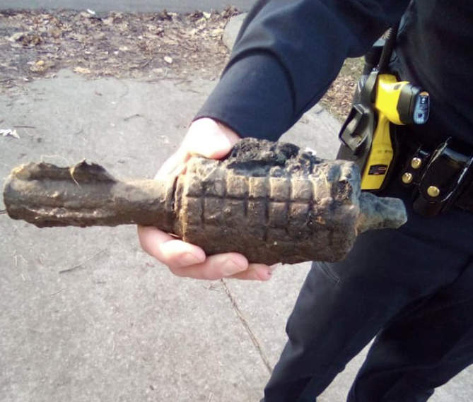 釣魚釣到手榴彈？《國外大流行的磁鐵釣魚》天知道下次還能拉出來什麼東西？