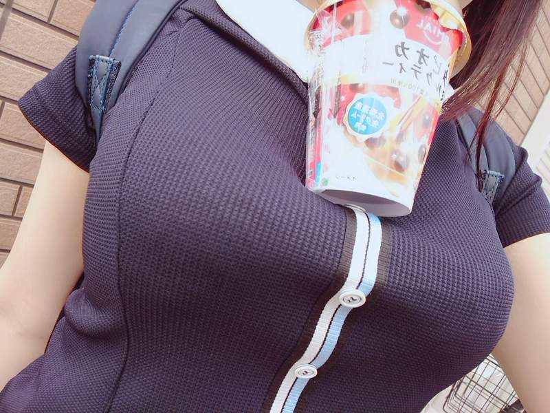 巨乳愛好者注意《岡田ゆい完美呈現乳袋T恤》要看起來不像乳帳像乳袋原來立體剪裁很重要XD 巨乳愛好者注意《岡田ゆい完美呈現乳袋T恤》要看起來不像乳帳像乳袋原來立體剪裁很重要XD