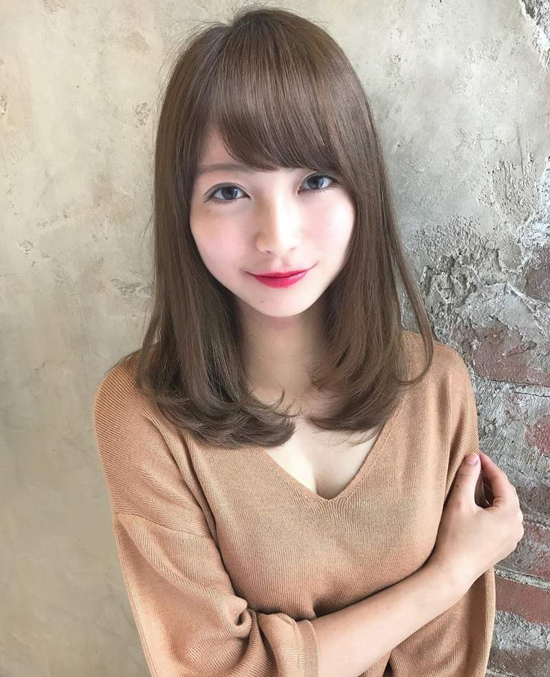 完全重點誤《強調歐派的髮型範本》比起頭髮的前後差異，視線總不自覺往下去...