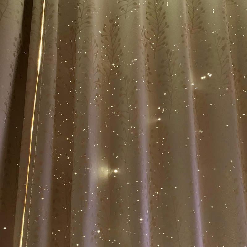 《貓手作星空窗簾》不用多花錢就能眺望美麗星空,全出自主子親手創作... 《貓手作星空窗簾》不用多花錢就能眺望美麗星空,全出自主子親手創作...