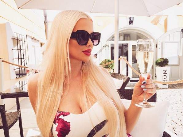 人工美最好《捷克真人芭比》透過手術讓她變得更有自信 人工美最好《捷克真人芭比》透過手術讓她變得更有自信