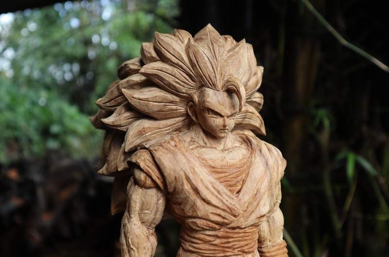 越南超神雕刻師製作《七龍珠超三悟空木雕》藝術品等級我都想在家擺一尊來拜惹