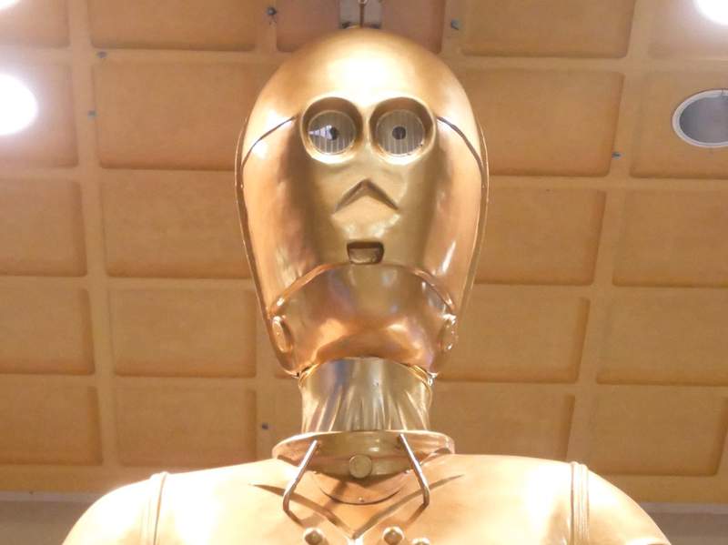 超巨型假人NANA醬《最近換成了C-3PO的星戰版本》名鐵百貨奇觀下一次會換成恰恰賓克斯嗎? 超巨型假人NANA醬《最近換成了C-3PO的星戰版本》名鐵百貨奇觀下一次會換成恰恰賓克斯嗎?