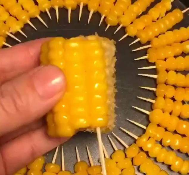 好像很好吃《玉米小串教學》拿來當下酒菜應該超適合的XD