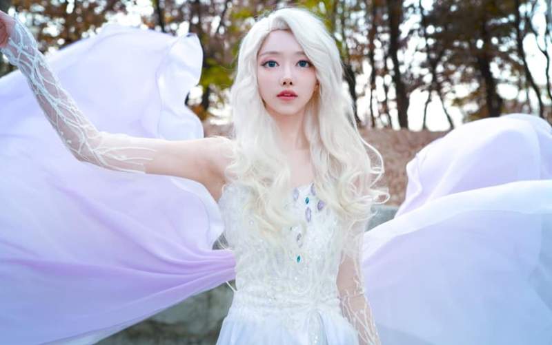 韓國正妹cos《冰雪奇緣2角色扮演》艾莎+安娜雙正妹主角不同的造型一次呈現