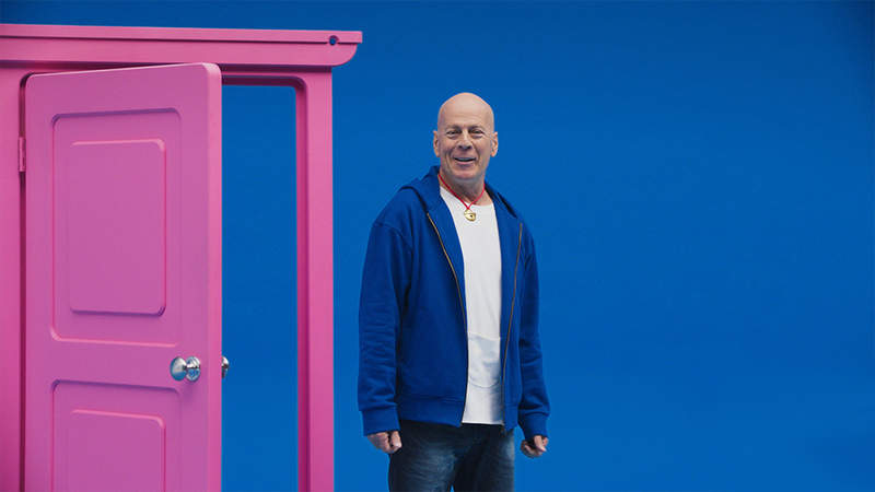 SoftBank 5G廣告《布魯斯威利哆拉A夢》繼尚雷諾後又多了一位終極真人版 SoftBank 5G廣告《布魯斯威利哆拉A夢》繼尚雷諾後又多了一位終極真人版