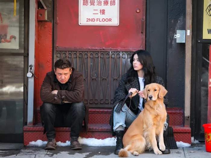 《鷹眼》影集開拍 師徒一起溜狗的畫面真治癒