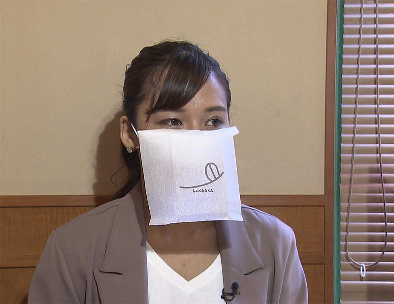 【衝擊】薩莉亞開發《吃飯用口罩》真相竟然是紙巾+口罩戴一半的構造讓人超傻眼... 【衝擊】薩莉亞開發《吃飯用口罩》真相竟然是紙巾+口罩戴一半的構造讓人超傻眼...