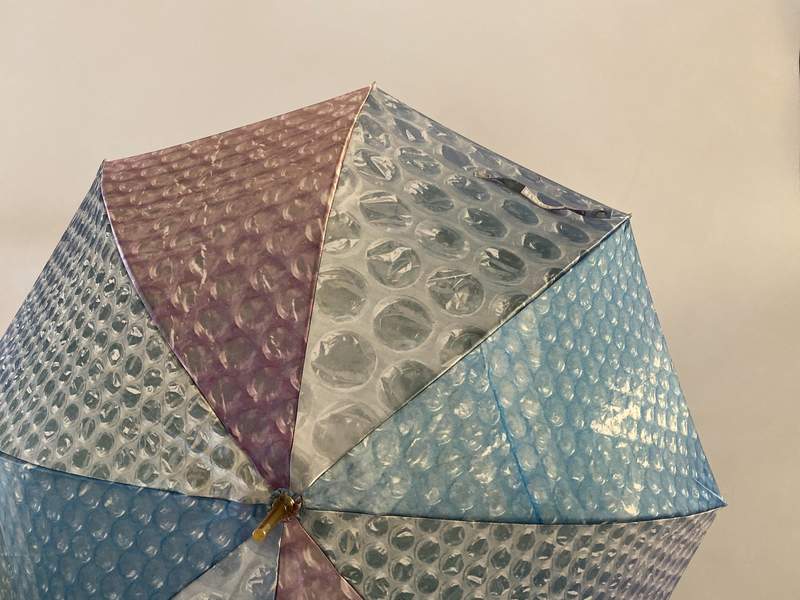 看到就想捏爆《氣泡紙雨傘》不但紓壓又能展現你獨特的品味 看到就想捏爆《氣泡紙雨傘》不但紓壓又能展現你獨特的品味