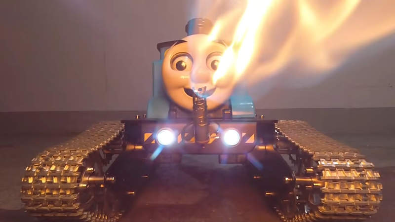 【有片】魔改《火焰放射湯瑪士小火車》嚇死人的玩具還可以拿來烤棉花糖