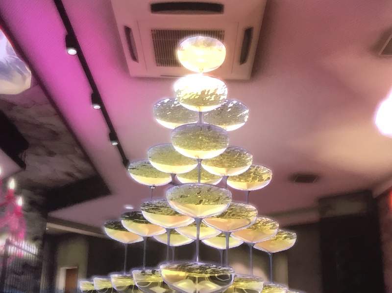 《香檳塔的祕密》數學老師懷疑數學上應該不可行 沒有親眼看過真的不知道……