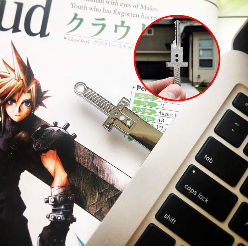 最終幻想7《克勞德破壞劍鑰匙》每天回家我都要用超究武神霸斬來開門