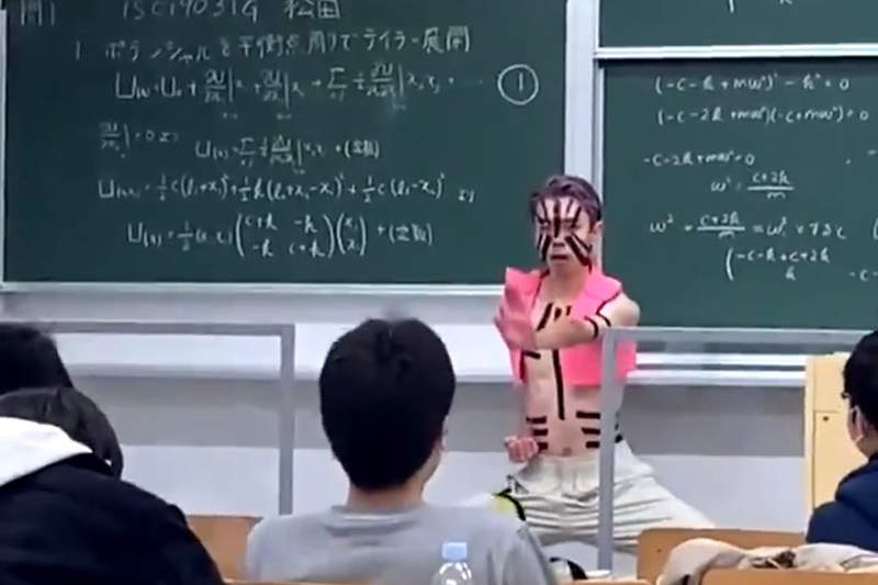 【有片】《猗窩座現身大學課堂》日本男大生扮《鬼滅之刃》上弦鬼講解課題笑翻全班ww 【有片】《猗窩座現身大學課堂》日本男大生扮《鬼滅之刃》上弦鬼講解課題笑翻全班ww