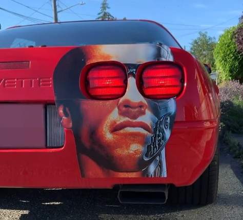 藝術家搞創意《將車子警示燈當成終結者的眼睛》能有這種想法的人真是太奇妙了