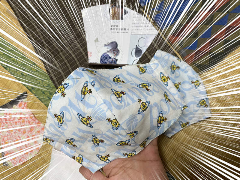 孫女哭哭《阿嬤拿手帕自製口罩的結果》謝謝阿嬤但這條不是一般的廉價手帕啊...