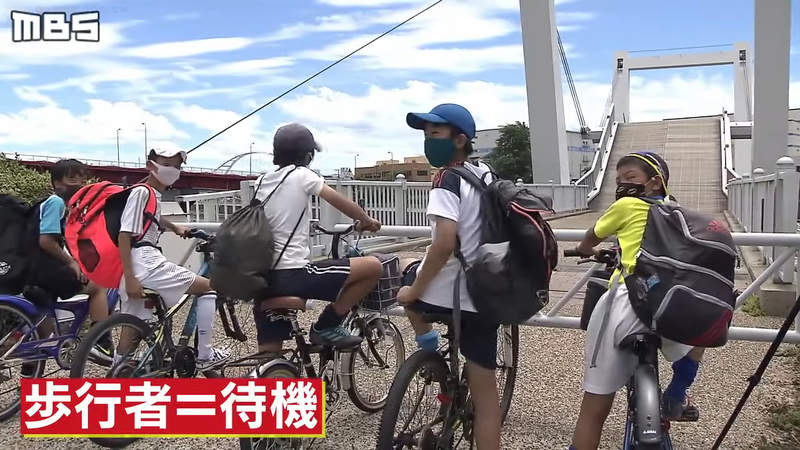 《沒用的開啟橋爭議》沒船通過還是要開開關關好幾次 7000位居民抗議不要再開了 《沒用的開啟橋爭議》沒船通過還是要開開關關好幾次 7000位居民抗議不要再開了