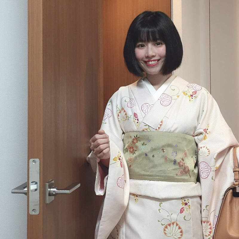 《穿和服常有的事》原本優雅的和風美女,經過門口的下一秒糗事就發生... 《穿和服常有的事》原本優雅的和風美女,經過門口的下一秒糗事就發生...