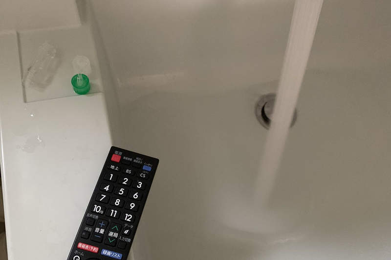 《遙控器與水的初見面》是時候該讓平時待在客廳的遙控器見見世面惹(?) 《遙控器與水的初見面》是時候該讓平時待在客廳的遙控器見見世面惹(?)