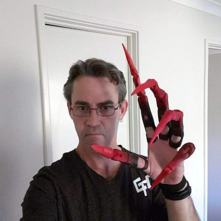 澳洲設計師打造《恐怖動感鬼手》靈活又細長的擺動勾起你內心深深的恐懼