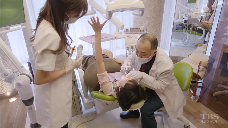 《看牙醫的爆笑體驗》牙醫常說的「會痛請舉手」,實際舉手的結果完全預料外ww 《看牙醫的爆笑體驗》牙醫常說的「會痛請舉手」,實際舉手的結果完全預料外ww