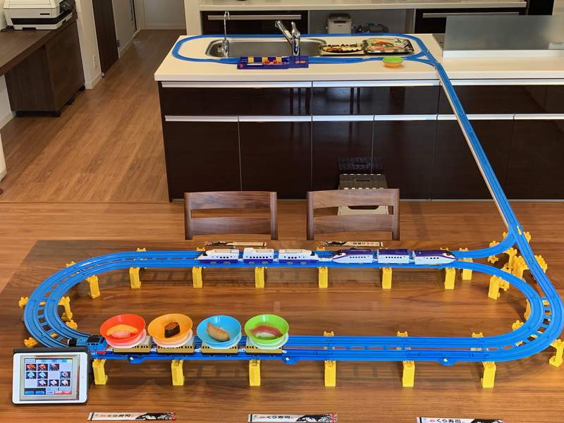 《鐵道玩具再現藏壽司》疫情期間無法出門，在家也能享受迴轉壽司的樂趣♪